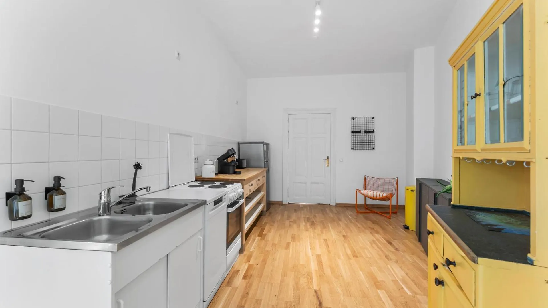 Stylish 120Sqm Appartment In Berlin-Mitte גרמניה