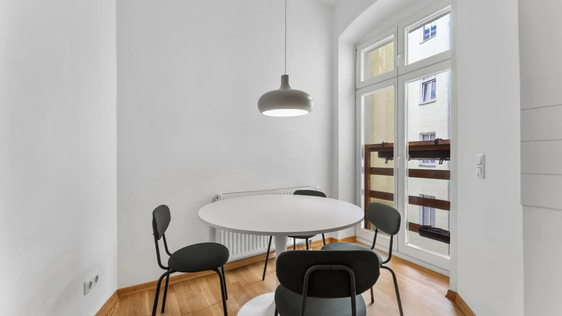 Stylish 120Sqm Appartment In Berlin-Mitte דירה