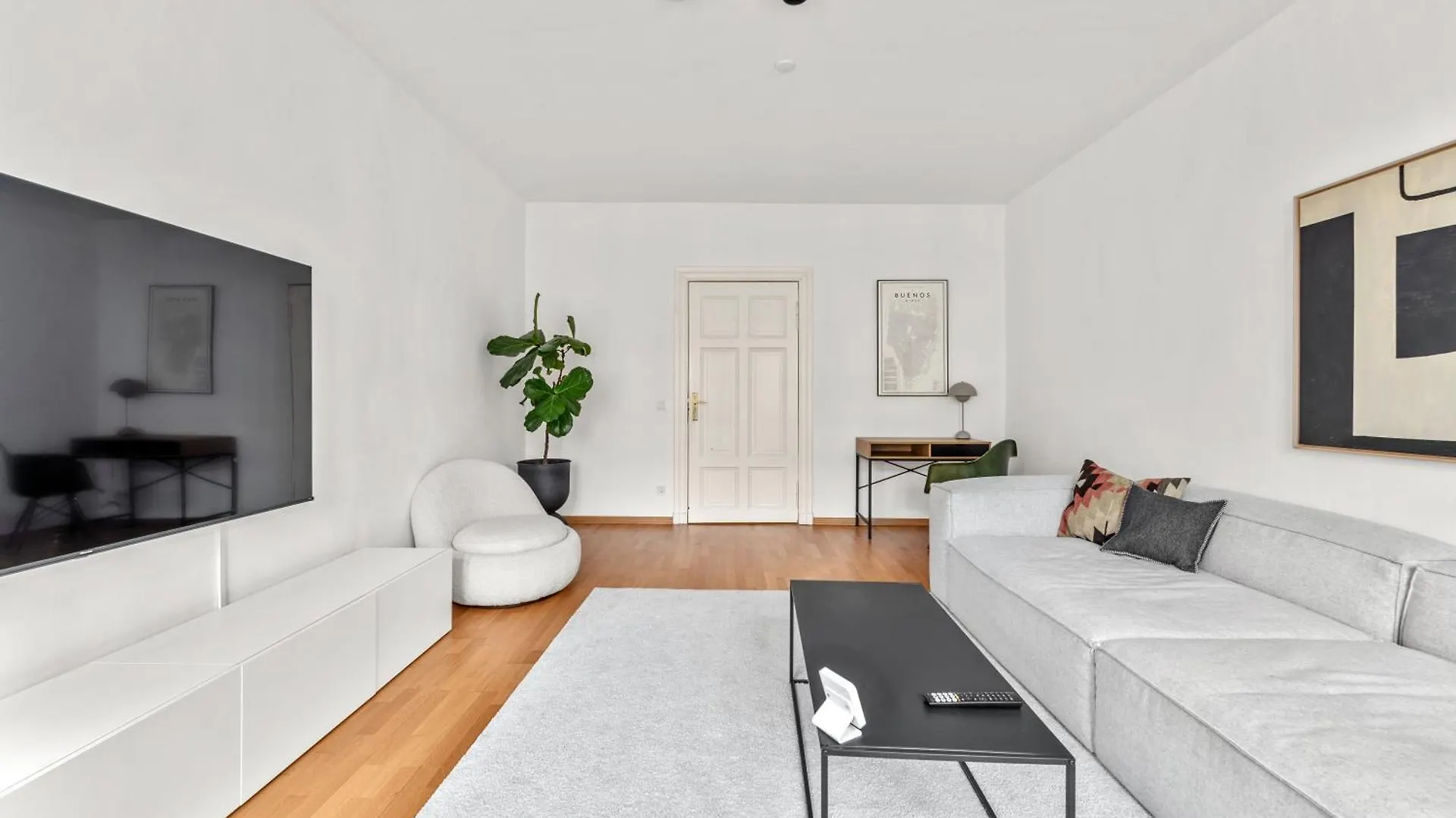 Stylish 120Sqm Appartment In Berlin-Mitte ברלין