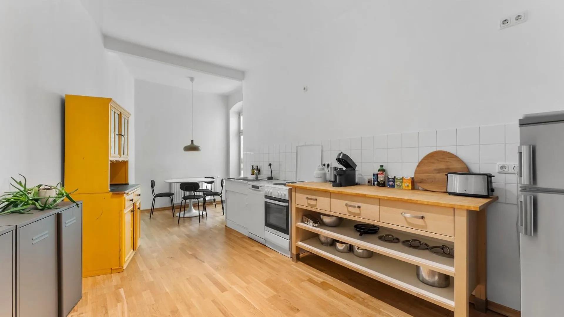 Stylish 120Sqm Appartment In Berlin-Mitte דירה